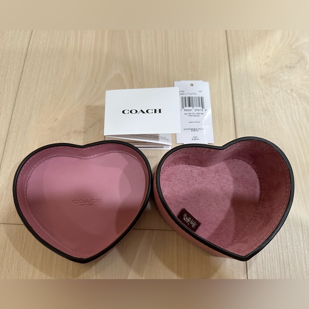 (NWT) Coach Heart Trinket Box In Signature Canvas With Heart Petal Print - Picture 6 of 6